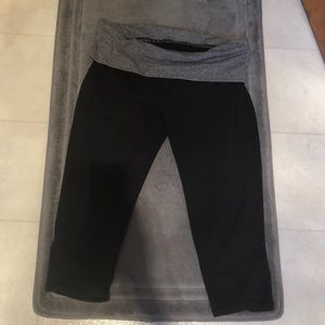 Black Cropped Yoga Leggings w/ Gray Fold